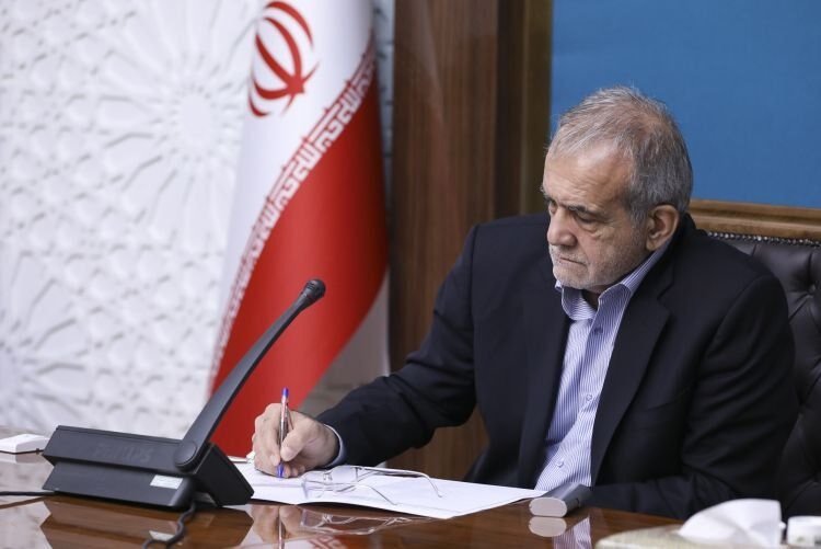 دستور پزشکیان به وزیر صمت: خودروسازان یک سال برای تولید خودروهای کم‌مصرف و برقی فرصت دارند